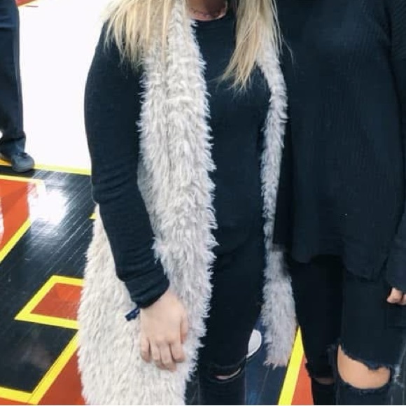 Faux Fur Vest - Picture 1 of 2